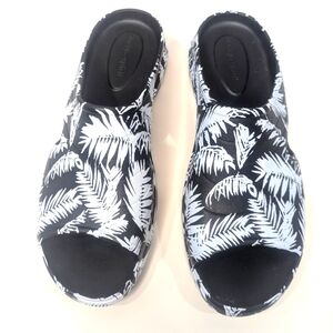 Easy Spirit Tess Slip-On Clog Black And White Tropical Design Size 8M